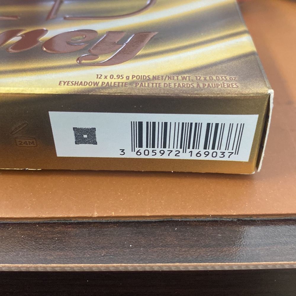 Urban Decay Honey Palette and Zero Black Pencil Eyeliner - Picture 8 of 8